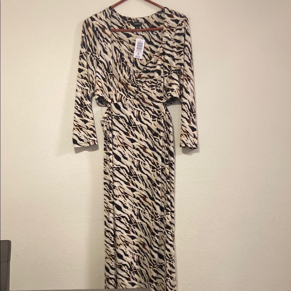 Black and White V-Neck Sheath Dress with Dolman Sleeves
